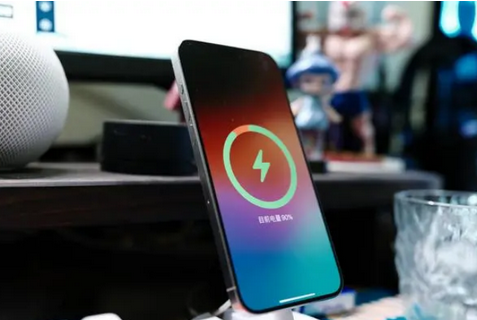 榕江苹果15换屏服务分享用什么充电器给iPhone15充电更好 